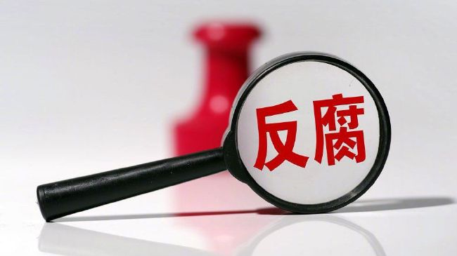 《图片报》表示，租借合同中包含了略低于1000万欧的选择买断条款，同时曼联将支付范德贝克800万欧年薪中的大部分，同时球员本人也放弃了一定的薪水，而法兰克福在到明年6月30日的这段时间里，只要支付150万欧工资。